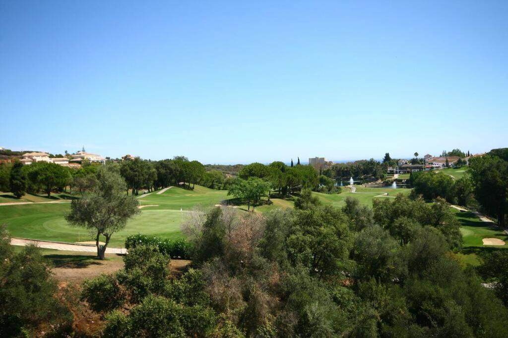 Lovely 2 Bedroom Apt Near Golf Los Lagos Elviria Marbella Luaran gambar