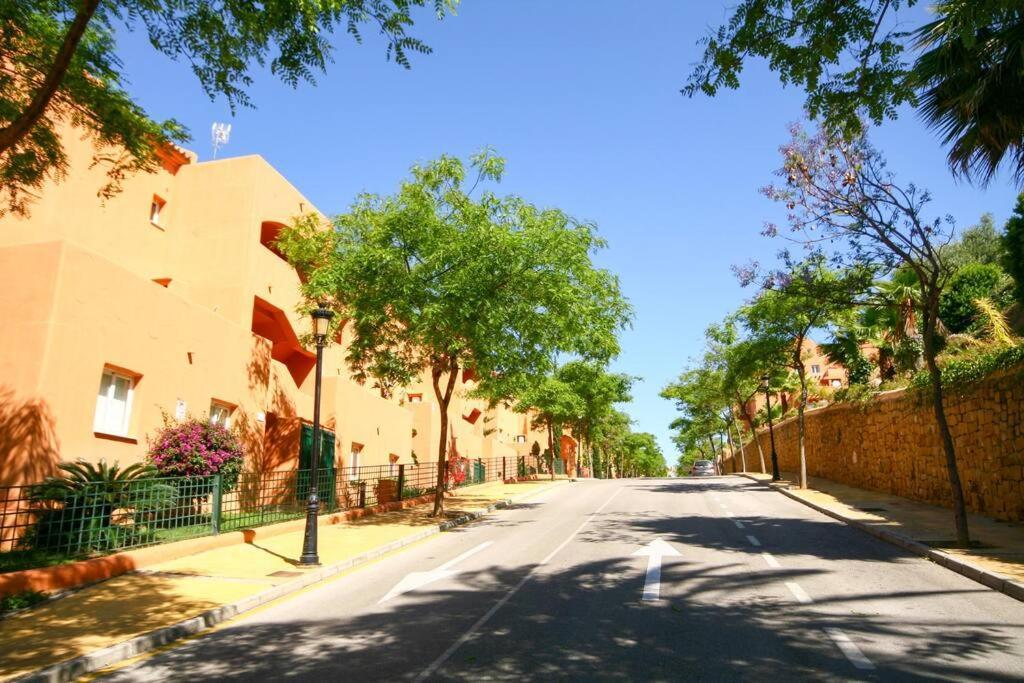 Lovely 2 Bedroom Apt Near Golf Los Lagos Elviria Marbella Luaran gambar