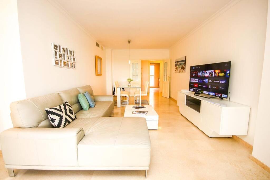 Lovely 2 Bedroom Apt Near Golf Los Lagos Elviria Marbella Luaran gambar